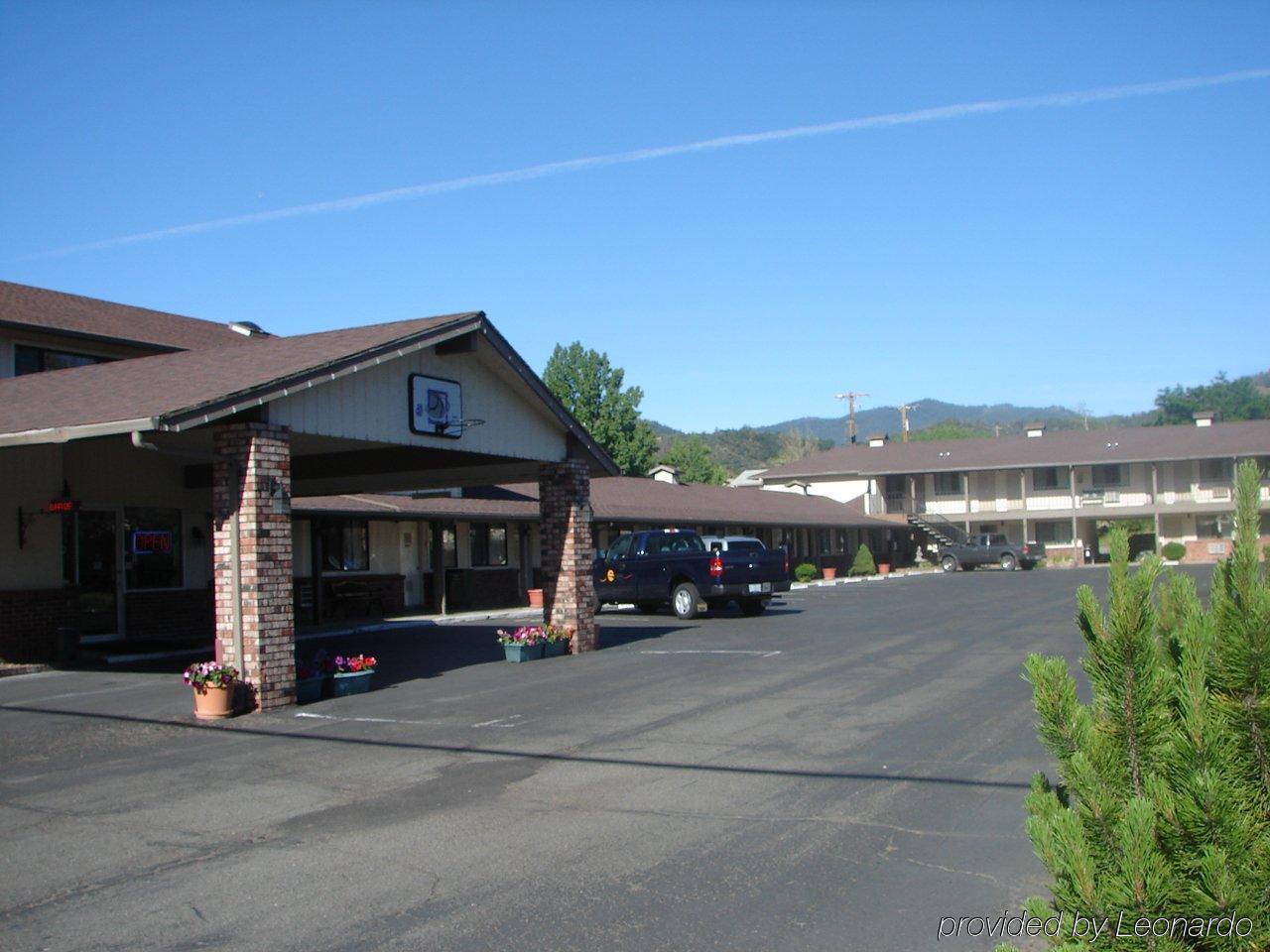 Klamath Motor Lodge Уайрика Экстерьер фото