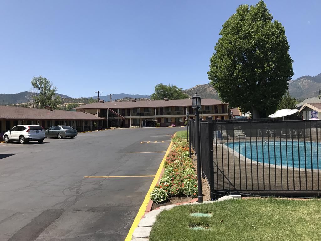 Klamath Motor Lodge Уайрика Экстерьер фото