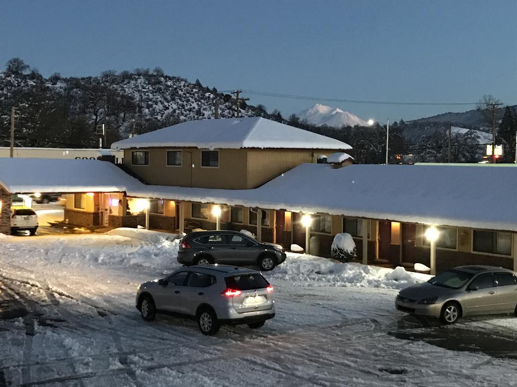 Klamath Motor Lodge Уайрика Экстерьер фото