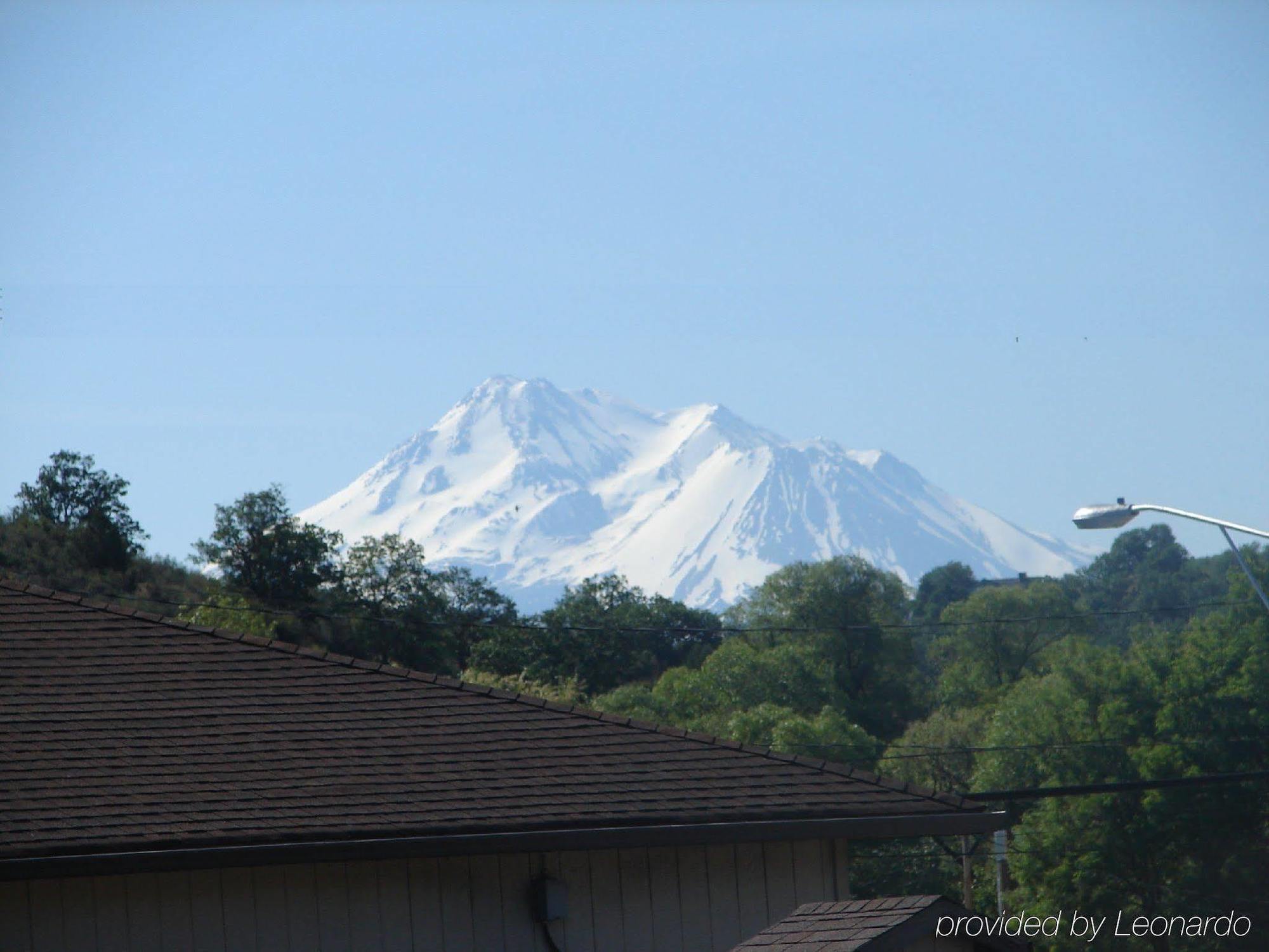 Klamath Motor Lodge Уайрика Экстерьер фото