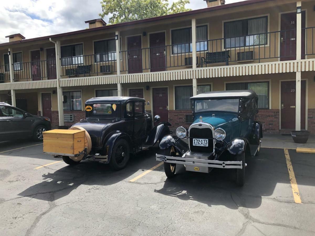 Klamath Motor Lodge Уайрика Экстерьер фото