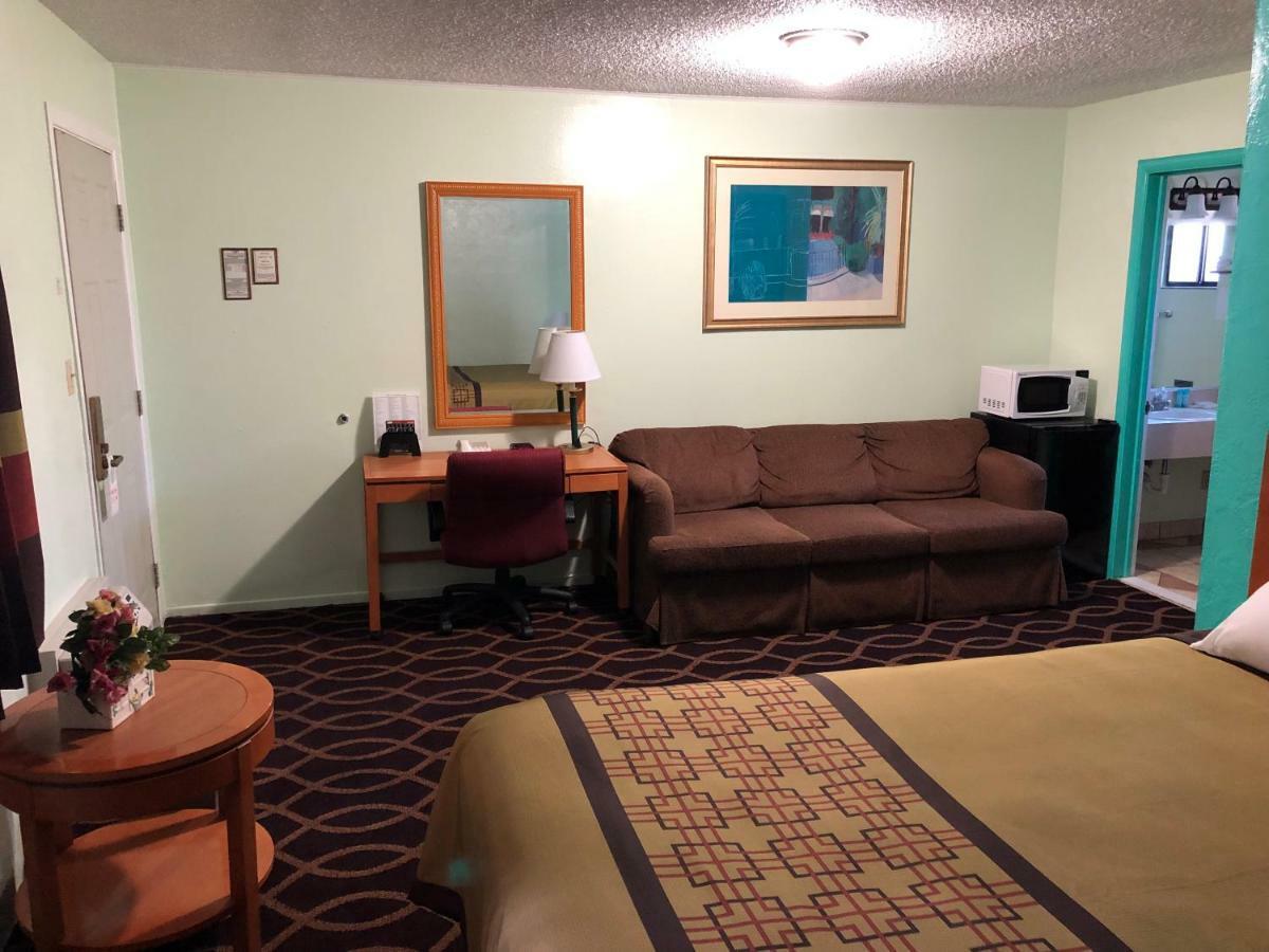 Klamath Motor Lodge Уайрика Экстерьер фото