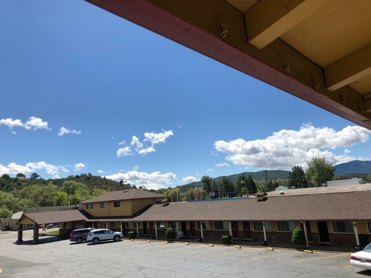 Klamath Motor Lodge Уайрика Экстерьер фото